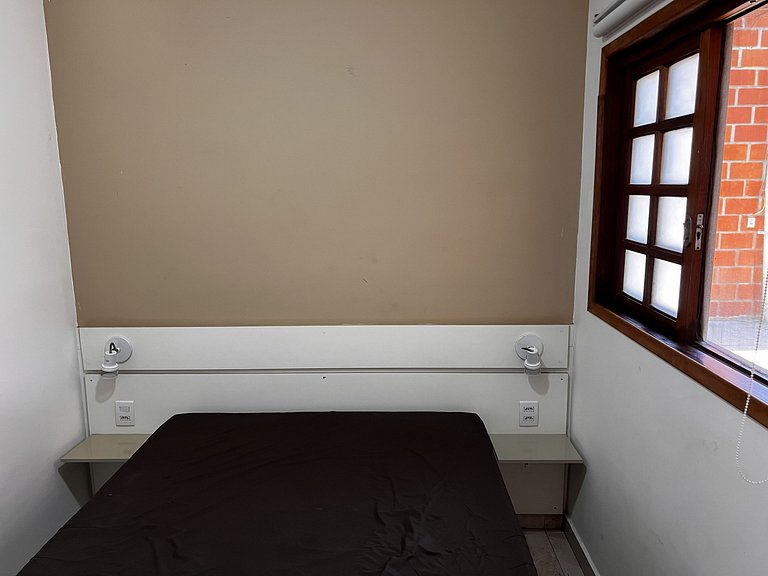 Conforto p/ casal, piscina - Wi-fi, 5 min da praia