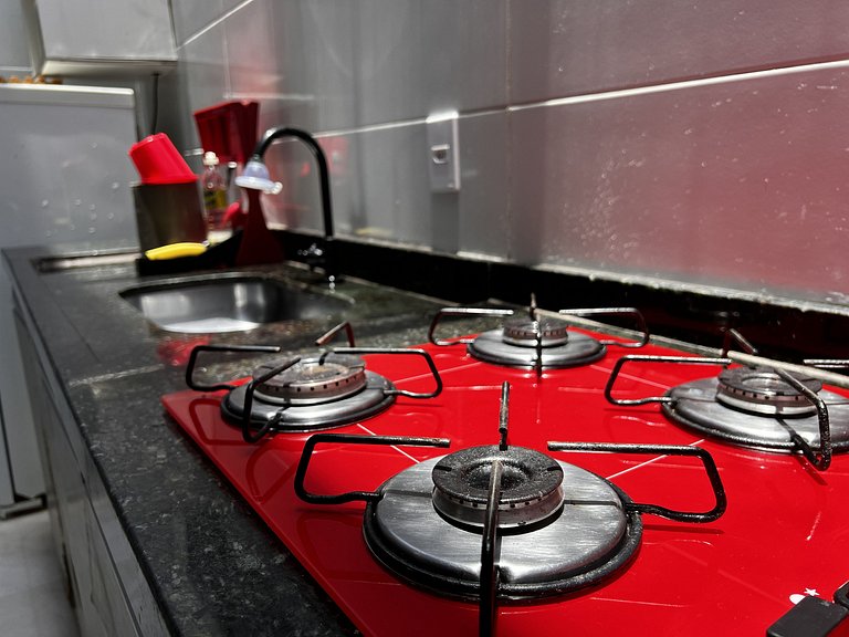 Conforto p/ casal, piscina - Wi-fi, 5 min da praia