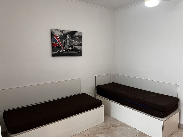 Conforto p/ casal, piscina - Wi-fi, 5 min da praia