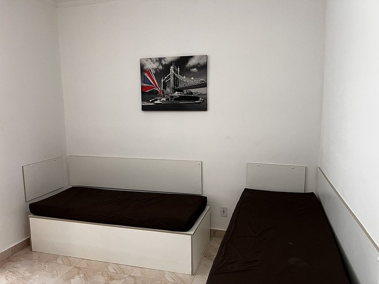 Conforto p/ casal, piscina - Wi-fi, 5 min da praia