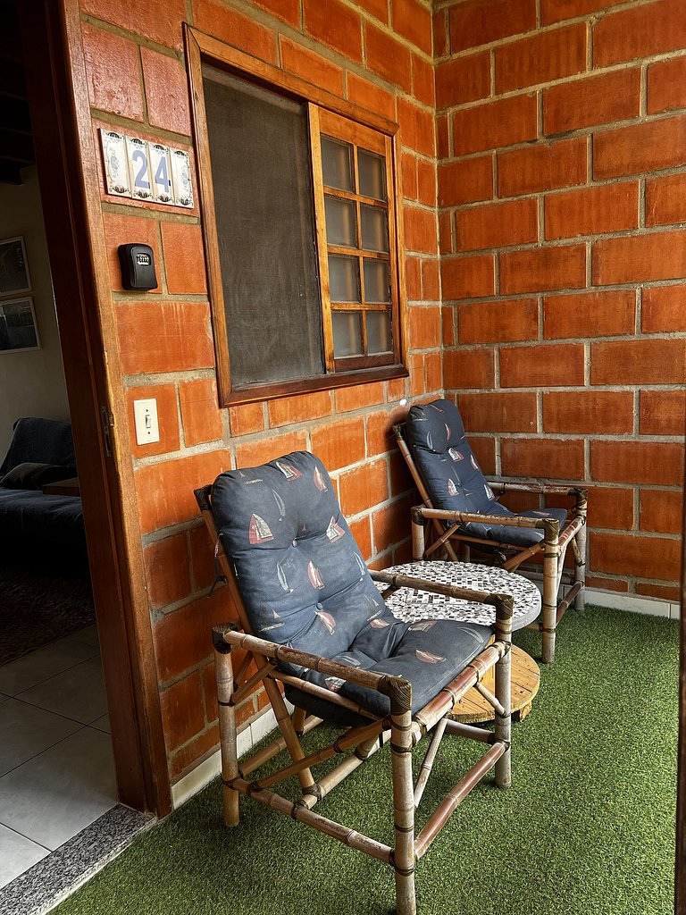 chalé confortável, cond. reservado - 5min da praia