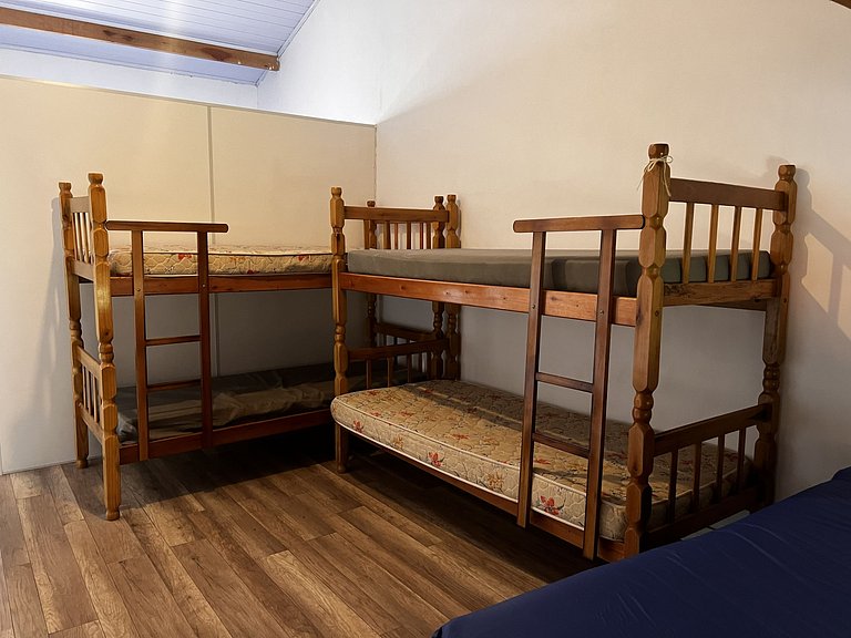 chalé confortável, cond. reservado - 5min da praia