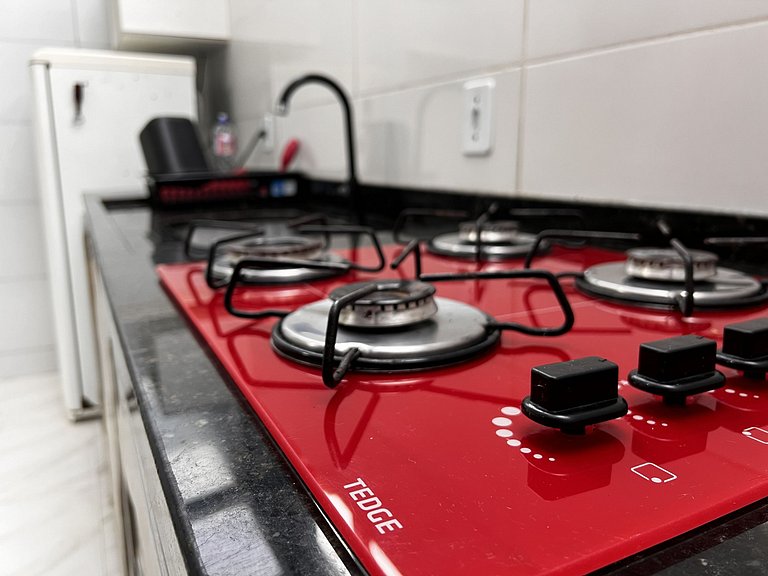 Apt em cond. Piscina, vaga e Wi-Fi, 5min da praia