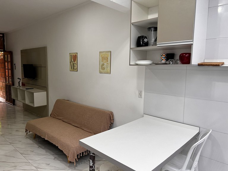 Apt em cond. Piscina, vaga e Wi-Fi, 5min da praia