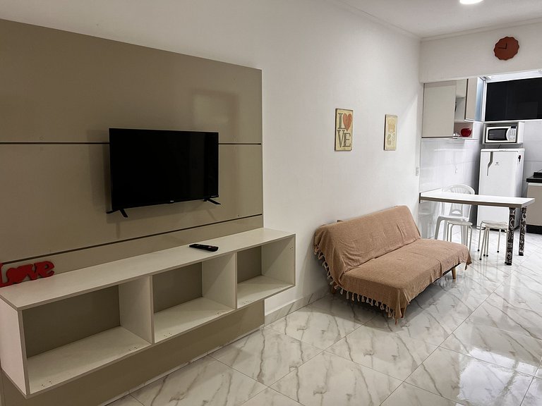 Apt em cond. Piscina, vaga e Wi-Fi, 5min da praia