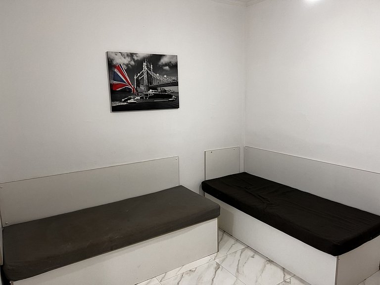 Apt em cond. Piscina, vaga e Wi-Fi, 5min da praia