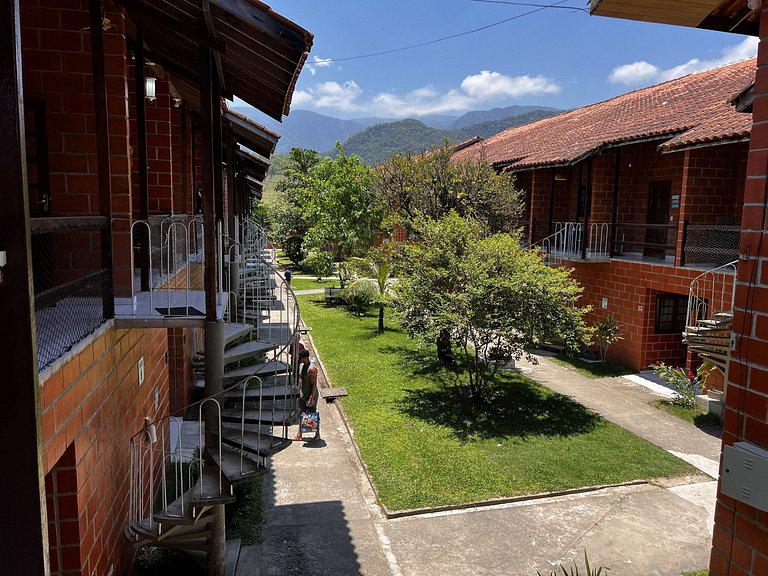 Apt em cond. Piscina, vaga e Wi-Fi, 5min da praia