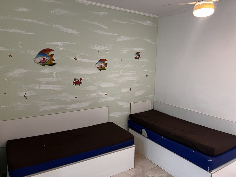 loft calmo p/ família, piscina e perto da praia