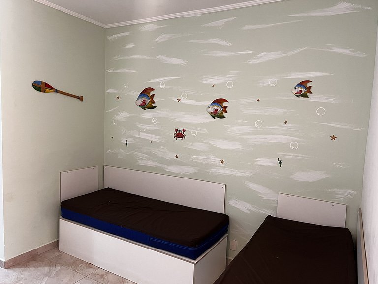 loft calmo p/ família, piscina e perto da praia