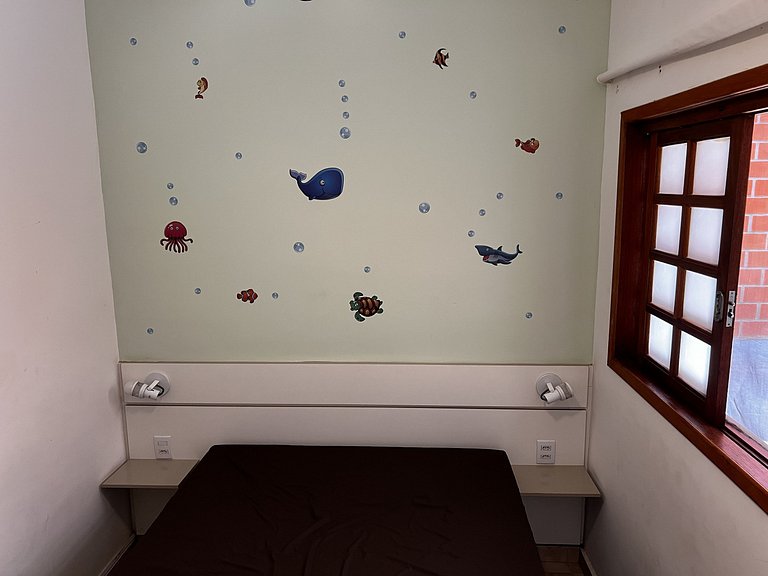 loft calmo p/ família, piscina e perto da praia