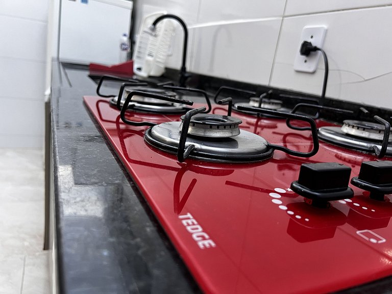 loft calmo p/ família, piscina e perto da praia