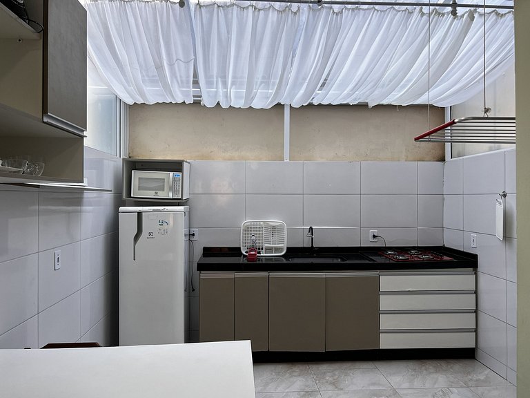 loft calmo p/ família, piscina e perto da praia