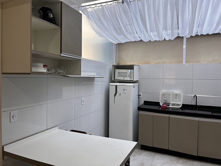 loft calmo p/ família, piscina e perto da praia