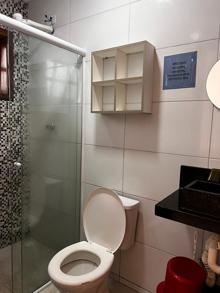 Conforto p/ casal, piscina - Wi-fi, 5 min da praia